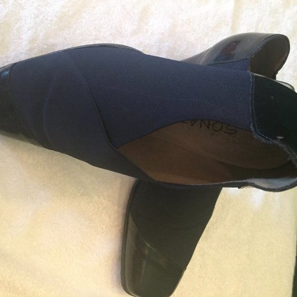 NEW LISTING Unique Vintage Boots - Picture 4 of 9